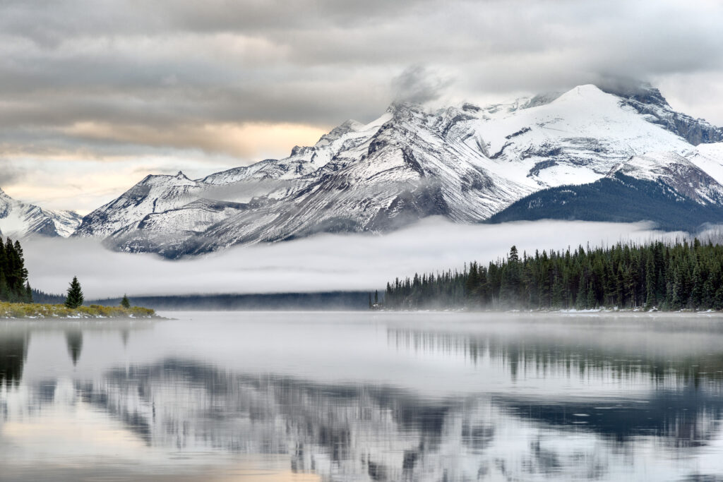 File:Sunrise at Maligne lake.jpg